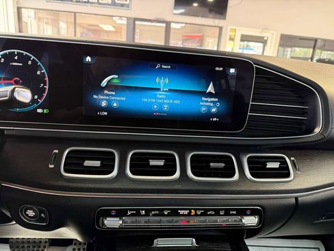 Used 2021 Mercedes-Benz GLS 580 4MATIC image 16