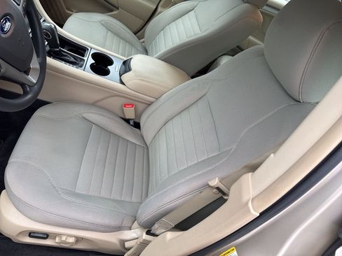 Used 2018 Ford Taurus SE image 15