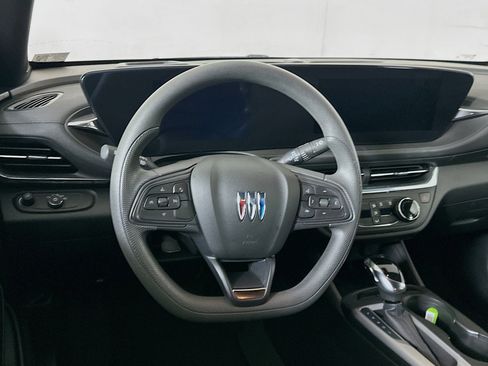 Used 2025 Buick Envista Preferred image 18