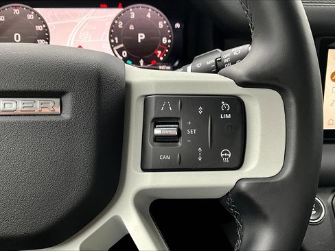 Used 2024 Land Rover Defender 110 SE image 24