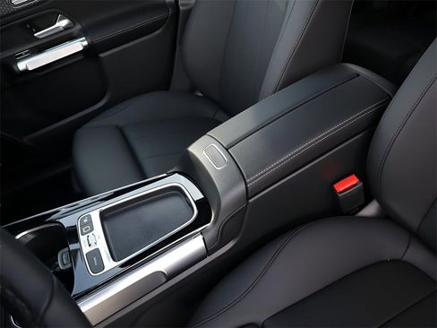 New 2026 Mercedes-Benz GLB 250 4MATIC image 35