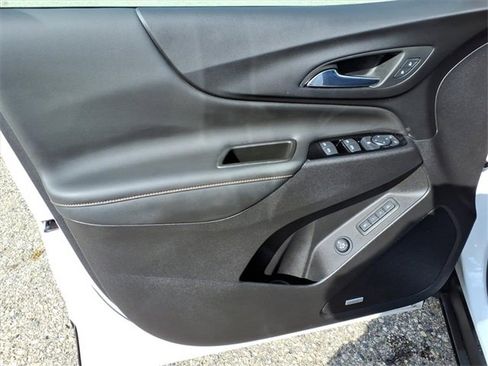 Certified 2024 Chevrolet Equinox Premier image 11