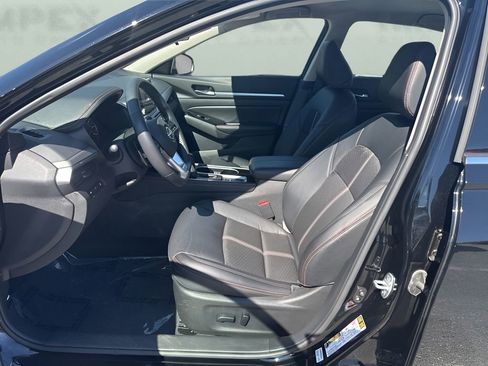 Used 2024 Nissan Altima 2.5 SR AWD/4WD image 9