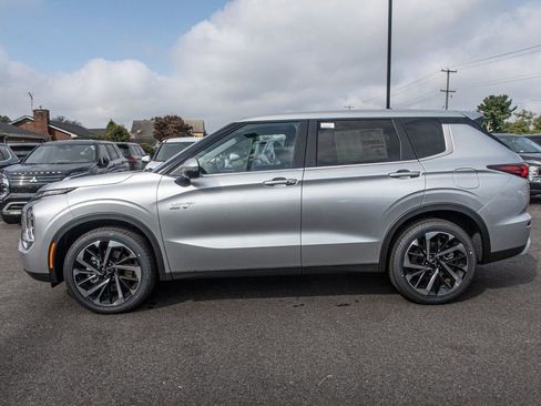 New 2024 Mitsubishi Outlander 4WD Plug-In Hybrid image 2