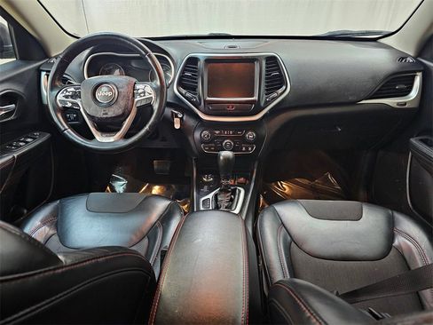 Used 2017 Jeep Cherokee Trailhawk image 18