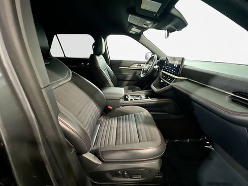 Used 2025 Ford Explorer ST-Line RWD image 21