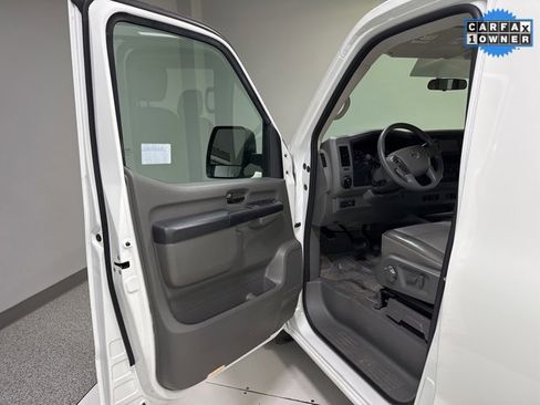 Used 2019 Nissan NV 3500 SV w/ Navigation Package image 4