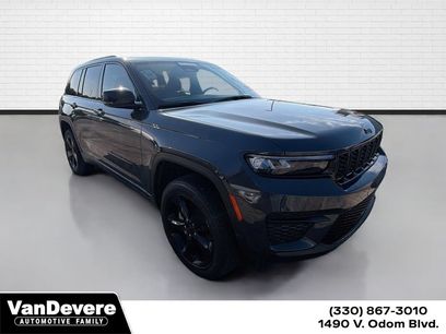 Used 2025 Jeep Grand Cherokee Altitude