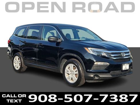 Certified 2017 Honda Pilot LX image 1