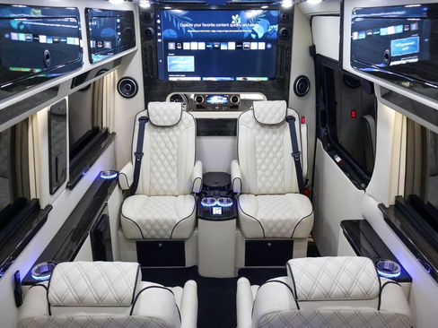 Used 2024 Mercedes-Benz Sprinter 3500 image 63