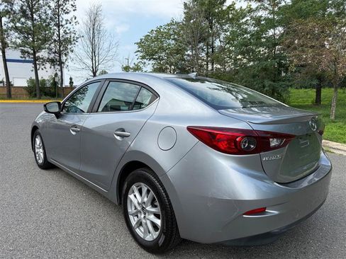 Used 2014 MAZDA MAZDA3 i Touring w/ Technology Package FWD image 9