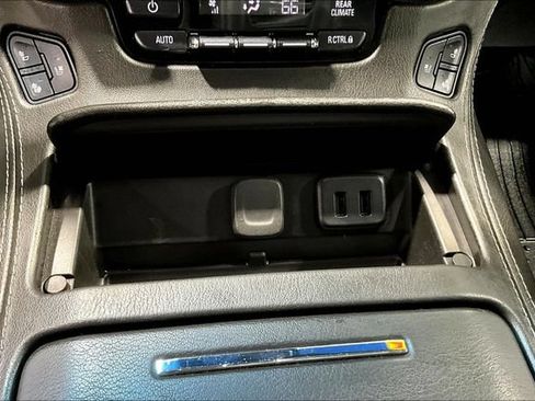 Used 2020 Chevrolet Suburban Premier AWD/4WD image 16