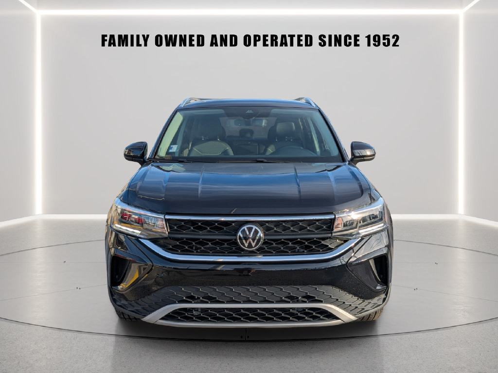 Certified 2024 Volkswagen Taos SE FWD image 6