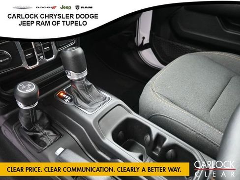 Used 2025 Jeep Wrangler Sahara image 23