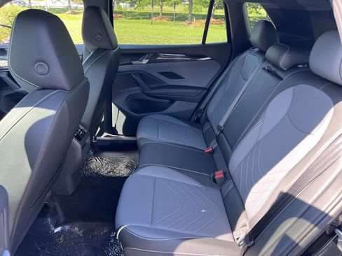 New 2026 Volkswagen Tiguan SE R-Line FWD image 24