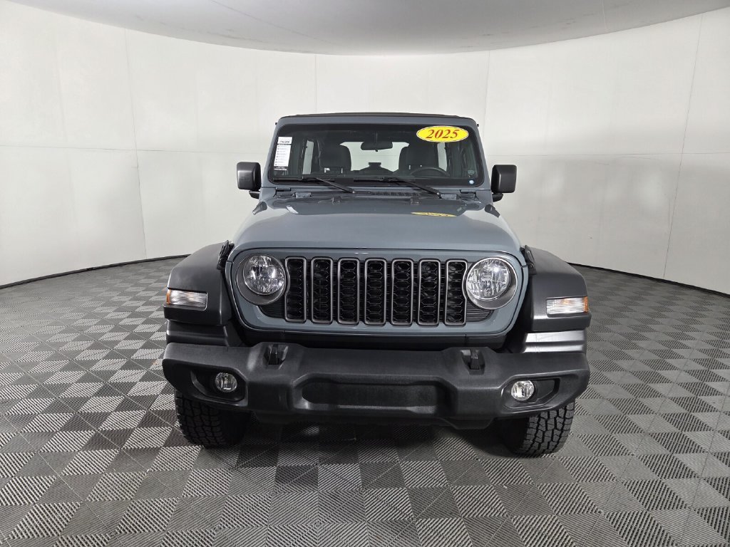 Used 2025 Jeep Wrangler Unlimited Sport AWD/4WD image 3