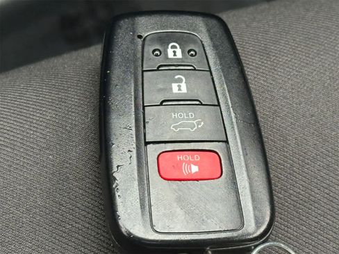 Used 2022 Toyota RAV4 SE image 27