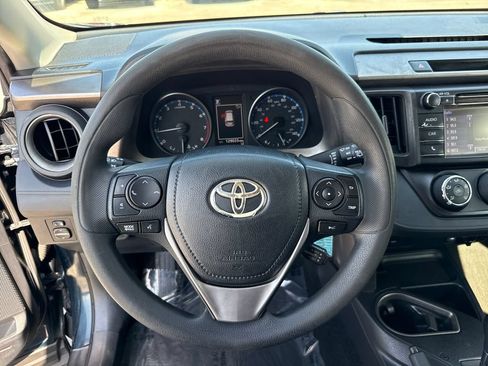 Used 2018 Toyota RAV4 LE FWD image 11