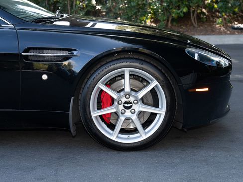 Used 2007 Aston Martin V8 Vantage Roadster RWD image 25