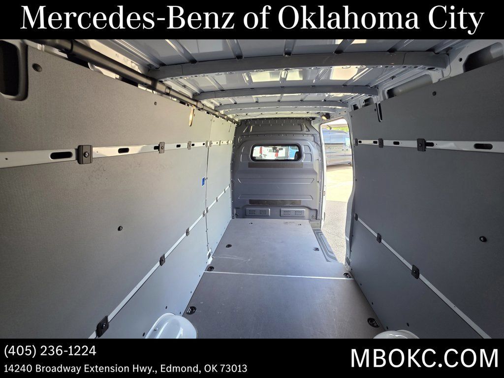 Used 2025 Mercedes-Benz Sprinter 2500 image 6