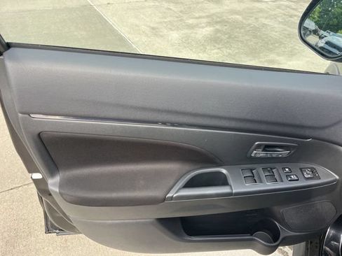 Used 2025 Mitsubishi Outlander Sport LE AWD/4WD image 14