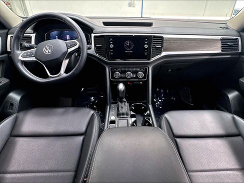 Used 2023 Volkswagen Atlas SE w/ Black Wheel Package FWD image 10