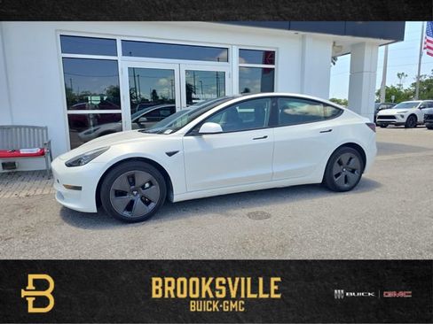 Used 2023 Tesla Model 3 Standard Range RWD image 1