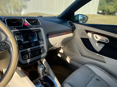 Used 2012 Volkswagen Eos Lux w/ Tech Pkg image 29