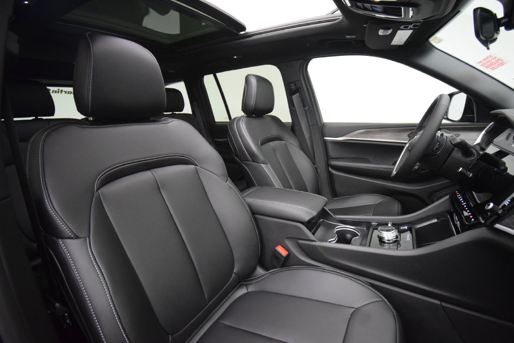 New 2027 Jeep Grand Cherokee Limited AWD/4WD image 18
