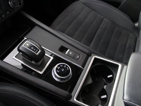 Used 2024 Mitsubishi Outlander SE Black Edition image 13