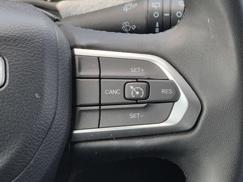 Used 2024 Jeep Compass Latitude AWD/4WD image 17
