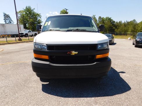 Used 2021 Chevrolet Express 2500 RWD image 3
