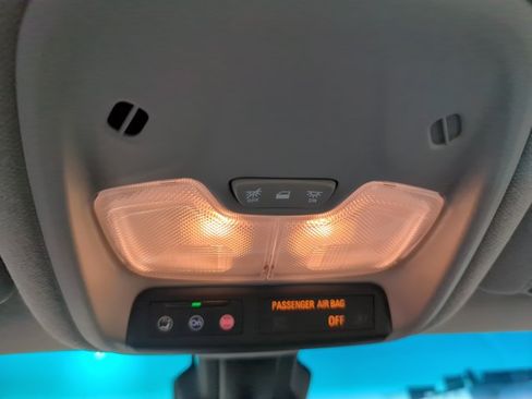 Used 2020 Chevrolet Bolt Premier FWD image 23