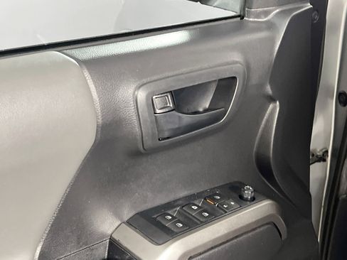 Used 2022 Toyota Tacoma SR5 w/ Technology Package RWD image 16