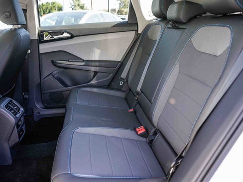 Used 2024 Volkswagen Taos SE image 18