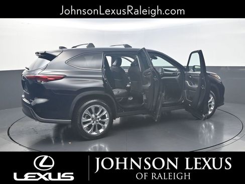 Used 2021 Toyota Highlander Limited image 23