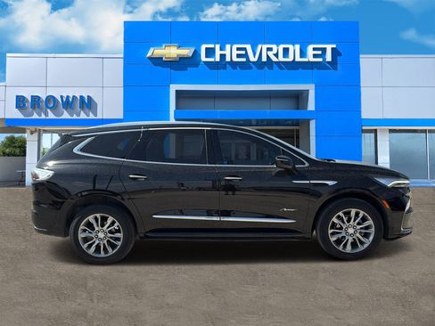 Used 2022 Buick Enclave Avenir image 2