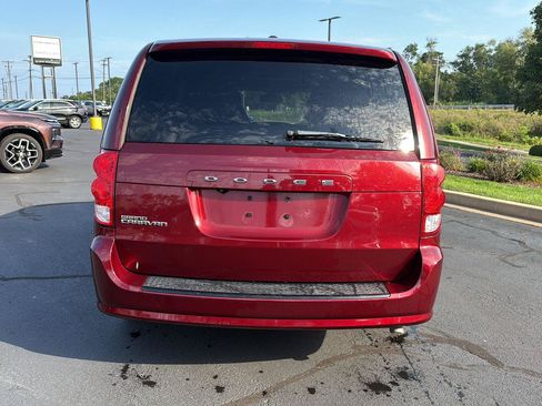 Used 2019 Dodge Grand Caravan SE FWD image 4