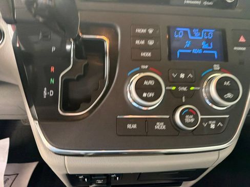Used 2019 Toyota Sienna XLE w/ XLE Navigation Package AWD/4WD image 28