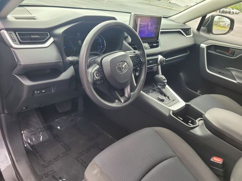 Used 2024 Toyota RAV4 LE AWD/4WD image 19