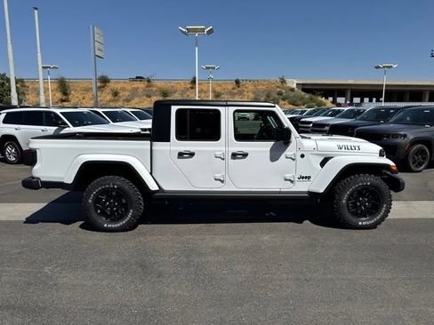 New 2026 Jeep Gladiator Sport AWD/4WD image 7