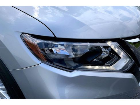 Used 2020 Nissan Rogue SV FWD image 27