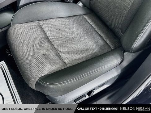 Certified 2025 Nissan Rogue SV FWD image 18