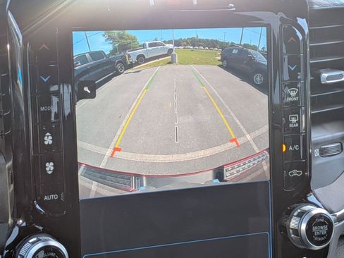 Used 2024 RAM 1500 Laramie AWD/4WD image 18