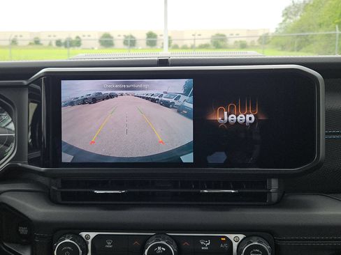 Used 2024 Jeep Wrangler Unlimited Rubicon 4xe AWD/4WD image 18