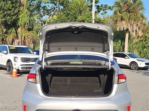 Used 2022 Toyota Corolla LE image 7