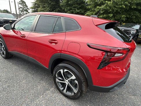 New 2026 Chevrolet Trax RS w/ Sunroof Package FWD image 11