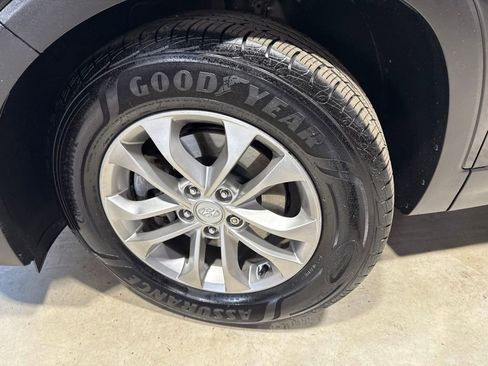 Used 2019 Hyundai Santa Fe SEL AWD/4WD image 2