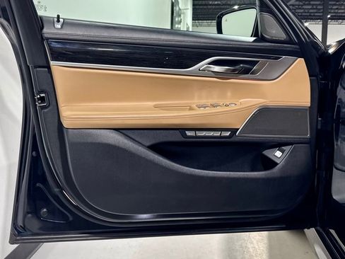 Used 2018 BMW 750i image 14