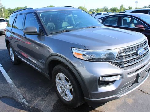 Used 2021 Ford Explorer XLT w/ Equipment Group 202A AWD/4WD image 2